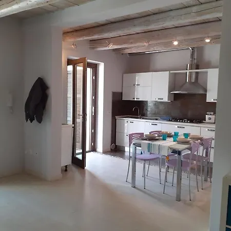 Bouganville House דירה סניגליה