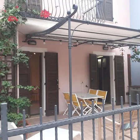 Bouganville House * סניגליה