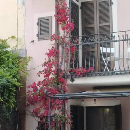Bouganville House דירה סניגליה